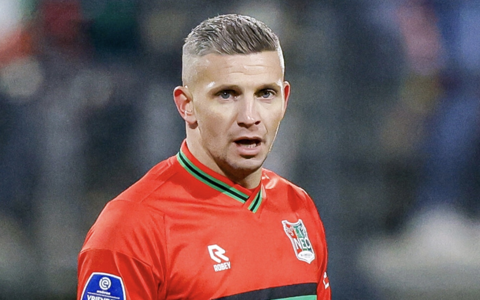 球迷们议论 球迷们议论